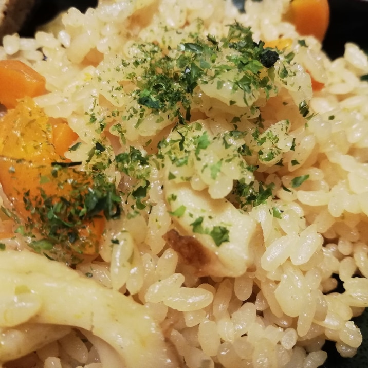 味どうらくの里で、ちくわとにんじんの炊き込みご飯